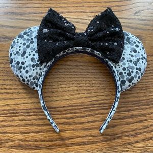 Small Shop Black Disney Minnie Ears